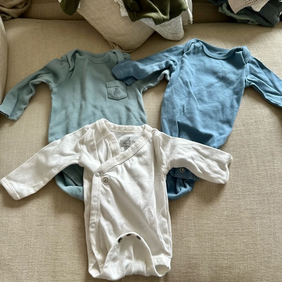 6 bodysuits bundle 100% cotton carters and baby gap - Picture 3 of 6